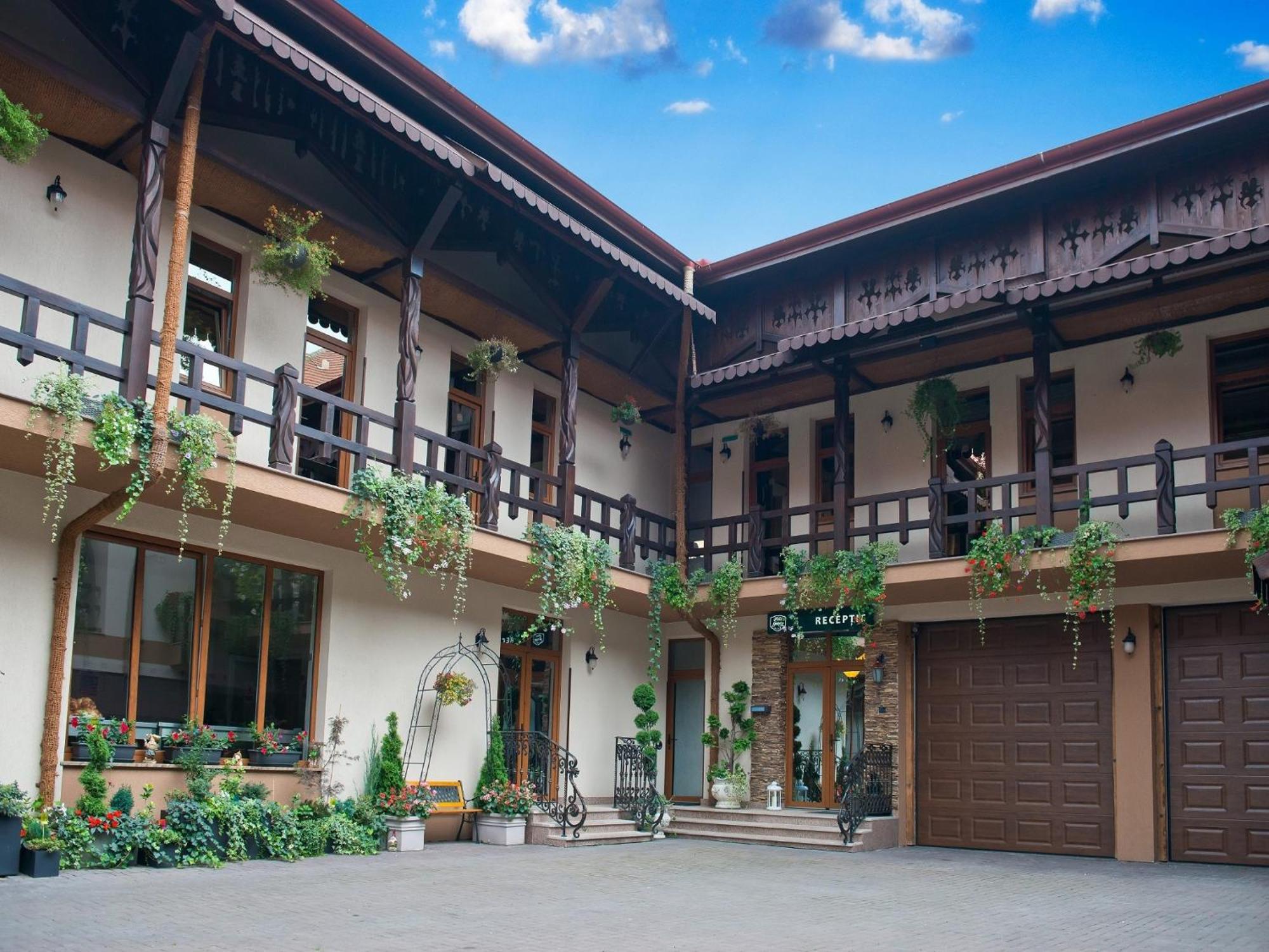 Rădăuţi Hotel Galany מראה חיצוני תמונה