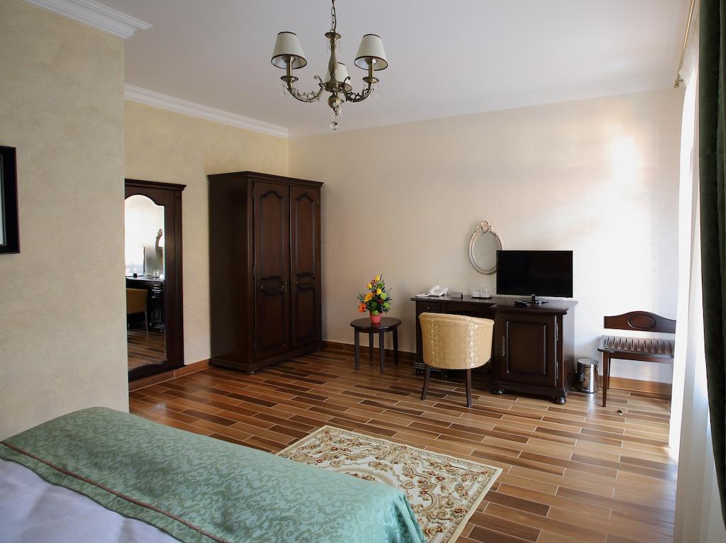 Rădăuţi Hotel Galany מראה חיצוני תמונה